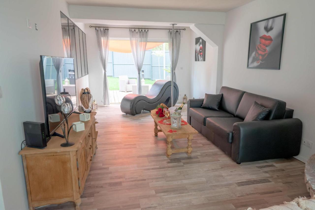 La Maison Des Plaisirs Love Room Champigny  Exterior photo
