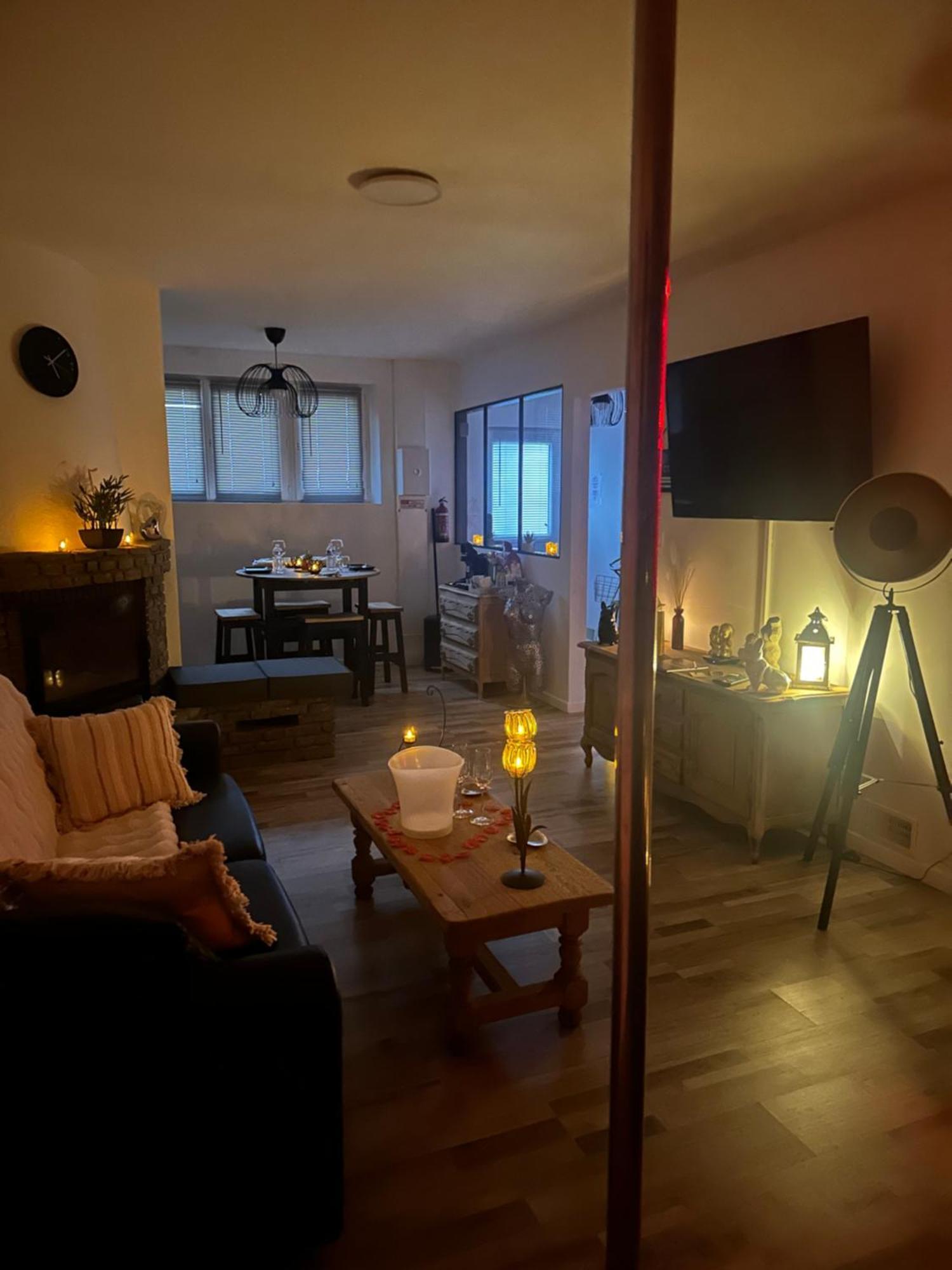 La Maison Des Plaisirs Love Room Champigny  Exterior photo